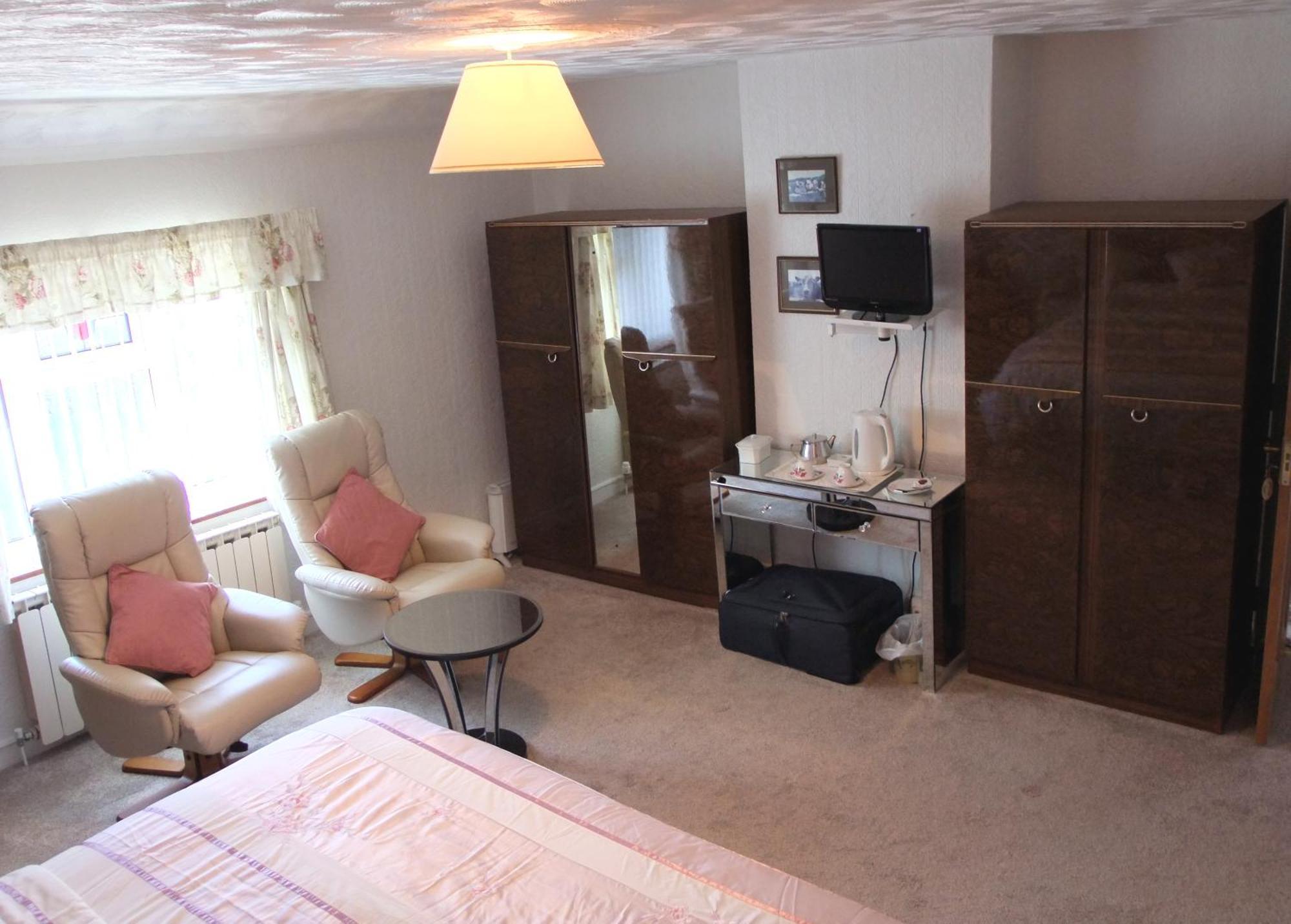 Erw-Lon Farm Bed & Breakfast Pontfaen Oda fotoğraf